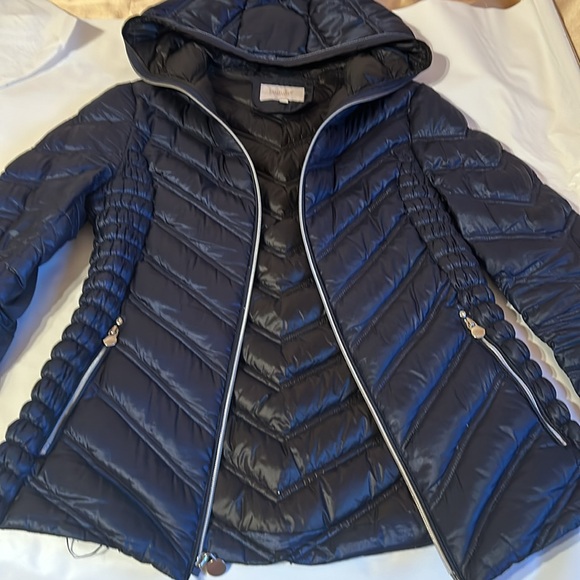 Dark blue jacket with attached hood. Long zipper - Picture 2 of 4